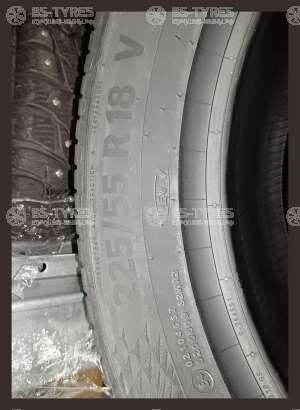 Continental UltraContact 215/45 R18 93Y